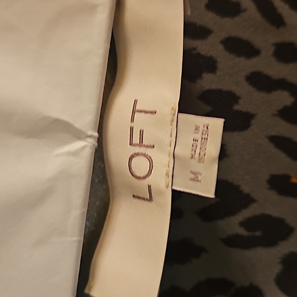 Loft Short Sleeve Gray Leopard Blouse size M - Picture 2 of 4